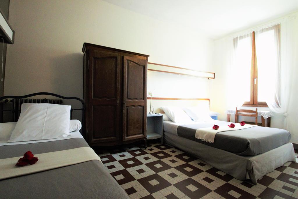 Hotel Innova Cardabella Avignon Pokoj fotografie
